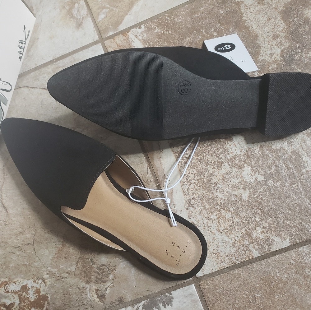 LAST PAIR! Women's Velma Pointy Toe Mules - Picture 4 of 5